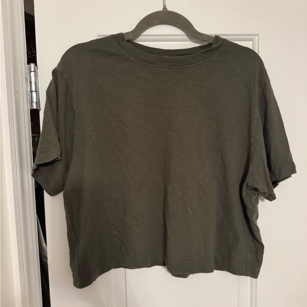 Wild Fable Green T-Shirt Slightly Cropped